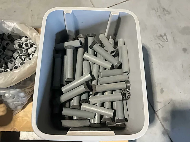 Lot bevestigingsmateriaal voor muren van vloeistofdichtbeton - afbeelding 3 van  6
