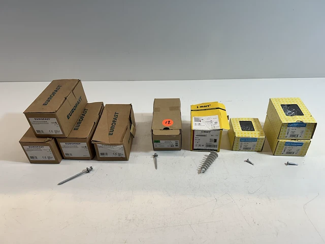 Lot bevestigingsmateriaal - afbeelding 1 van  4