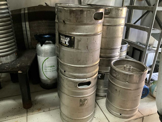 Lot biervaten inox - afbeelding 1 van  4