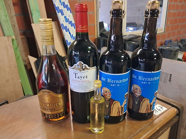 Lot bier,wijn en brandy - afbeelding 1 van  7