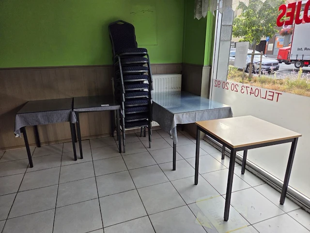 Lot bistro tafels en stoelen - afbeelding 1 van  6