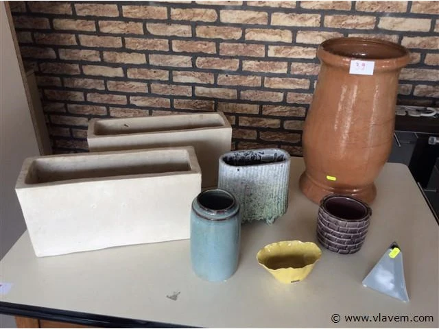 Lot bloempotten steen - afbeelding 1 van  3