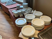Lot borden, tassen kommen servies, glaswerk en bestek (677x) - afbeelding 3 van  16