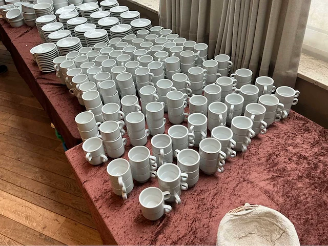 Lot borden, tassen kommen servies, glaswerk en bestek (677x) - afbeelding 6 van  16