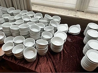 Lot borden, tassen kommen servies, glaswerk en bestek (677x) - afbeelding 8 van  16