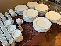 Lot borden, tassen kommen servies, glaswerk en bestek (677x) - afbeelding 9 van  16