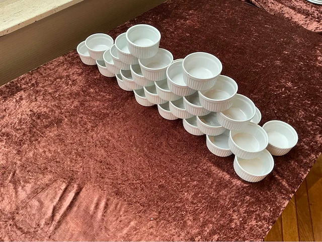 Lot borden, tassen kommen servies, glaswerk en bestek (677x) - afbeelding 13 van  16