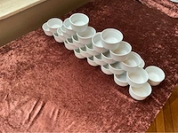 Lot borden, tassen kommen servies, glaswerk en bestek (677x) - afbeelding 13 van  16