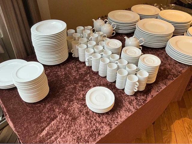 Lot borden, tassen kommen servies, glaswerk en bestek (677x) - afbeelding 16 van  16
