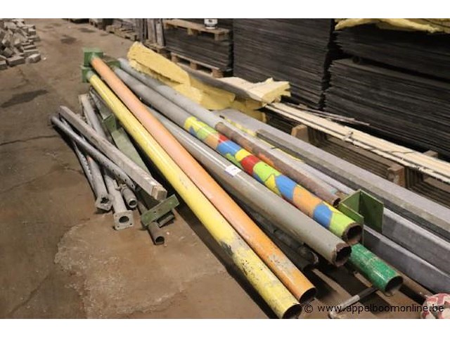 Lot buizen - afbeelding 1 van  1