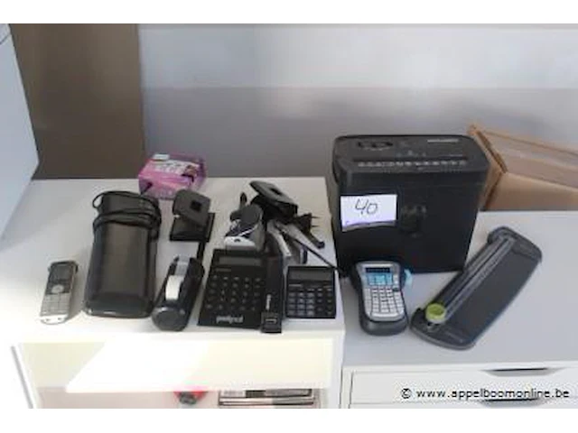 Lot bureau artikelen wo. labelprinter, papiersnipperaar - afbeelding 1 van  3