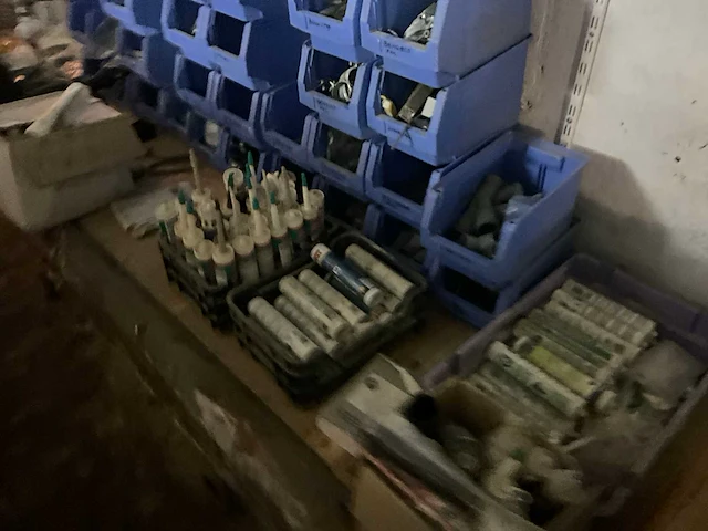 Lot dakmateriaal toebehoren - afbeelding 47 van  69