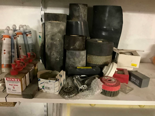 Lot dakmateriaal toebehoren - afbeelding 68 van  69