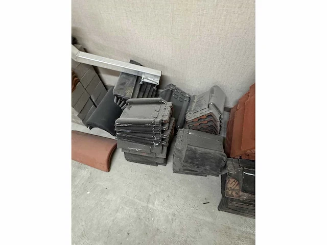 Lot dakpannen en gereedschap - afbeelding 7 van  13