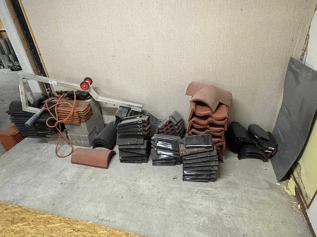 Lot dakpannen en gereedschap - afbeelding 8 van  13