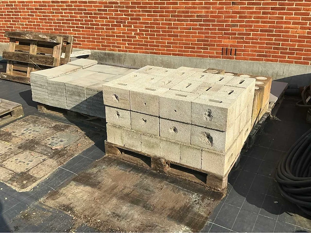 Lot dals en betonblokken bouwsteen - afbeelding 2 van  5
