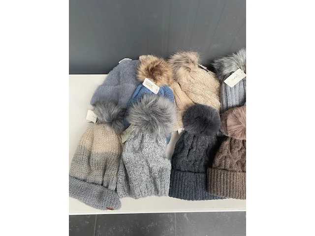 Lot damesmutsen - 15 stuks - gevoerd -mix kleuren en modellen - one size - zeer goede kwaliteit - met label - afbeelding 4 van  10