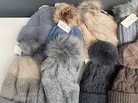 Lot damesmutsen - 15 stuks - gevoerd -mix kleuren en modellen - one size - zeer goede kwaliteit - met label - afbeelding 4 van  10