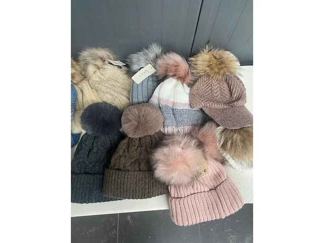 Lot damesmutsen - 15 stuks - gevoerd -mix kleuren en modellen - one size - zeer goede kwaliteit - met label - afbeelding 5 van  10