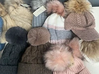 Lot damesmutsen - 15 stuks - gevoerd -mix kleuren en modellen - one size - zeer goede kwaliteit - met label - afbeelding 5 van  10