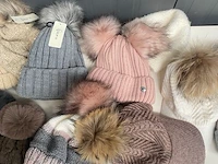 Lot damesmutsen - 15 stuks - gevoerd -mix kleuren en modellen - one size - zeer goede kwaliteit - met label - afbeelding 9 van  10