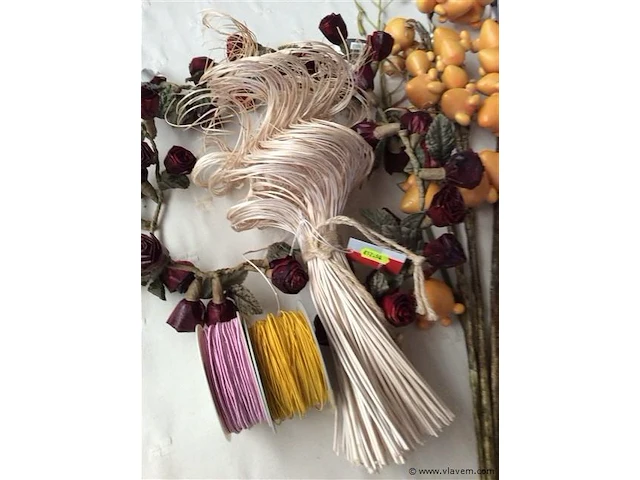 Lot decoratiemateriaal - afbeelding 2 van  3