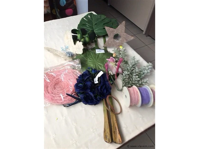 Lot decoratiemateriaal - afbeelding 1 van  3