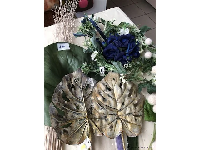 Lot decoratiemateriaal - afbeelding 2 van  3