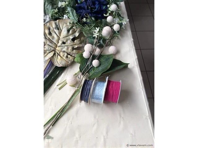 Lot decoratiemateriaal - afbeelding 3 van  3