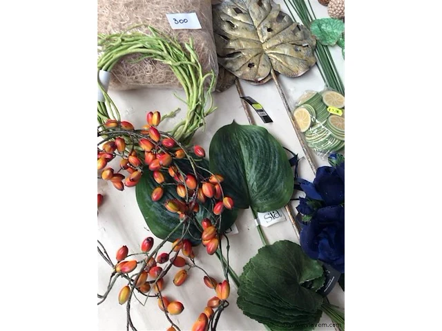 Lot decoratiemateriaal - afbeelding 2 van  3