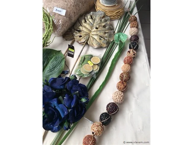 Lot decoratiemateriaal - afbeelding 3 van  3