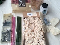 Lot decoratiemateriaal - afbeelding 1 van  3