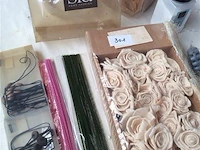 Lot decoratiemateriaal - afbeelding 2 van  3