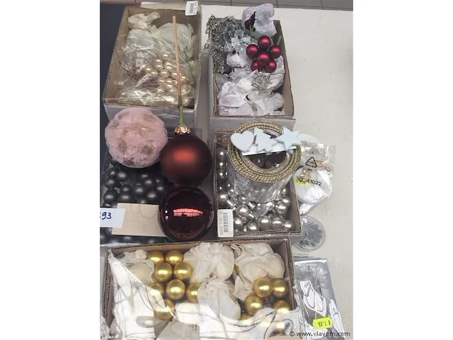 Lot decoratiemateriaal - afbeelding 1 van  3