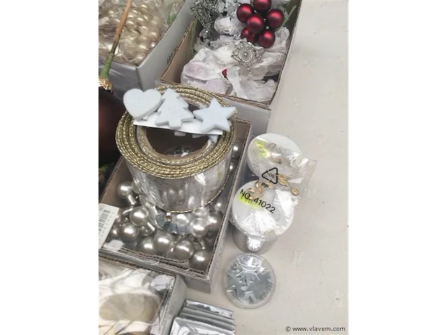 Lot decoratiemateriaal - afbeelding 2 van  3
