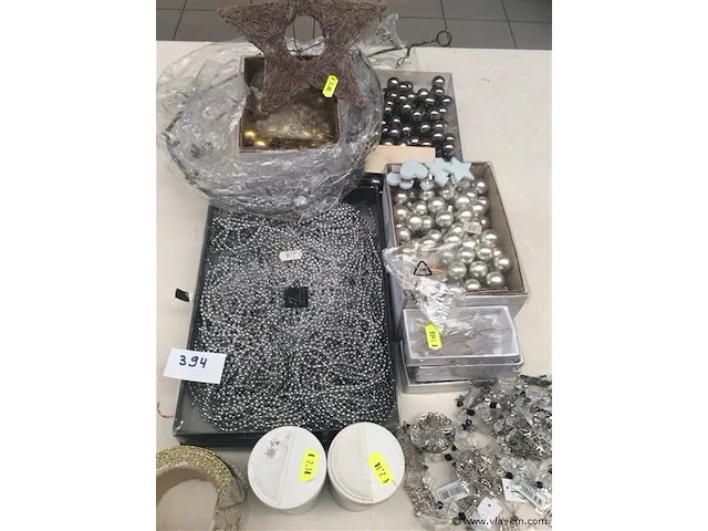Lot decoratiemateriaal - afbeelding 1 van  3