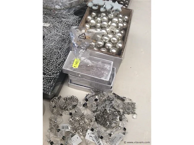 Lot decoratiemateriaal - afbeelding 2 van  3