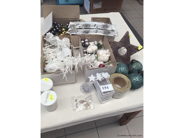 Lot decoratiemateriaal - afbeelding 1 van  3