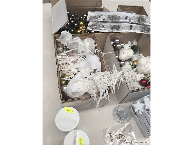 Lot decoratiemateriaal - afbeelding 2 van  3