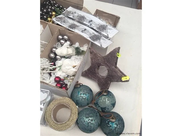 Lot decoratiemateriaal - afbeelding 3 van  3