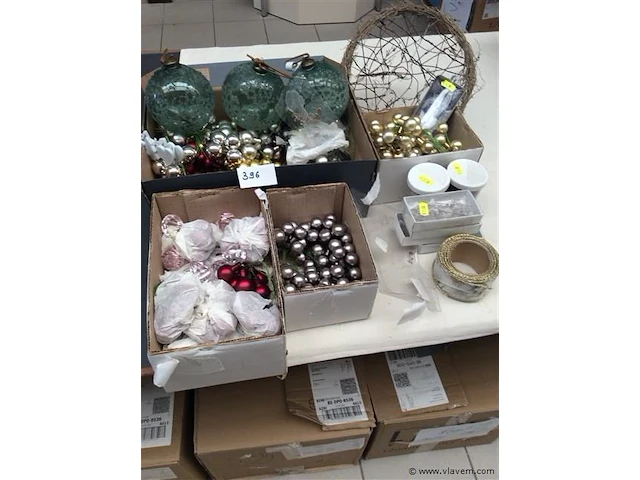 Lot decoratiemateriaal - afbeelding 1 van  3