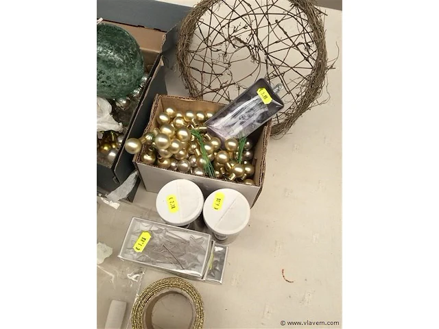 Lot decoratiemateriaal - afbeelding 3 van  3