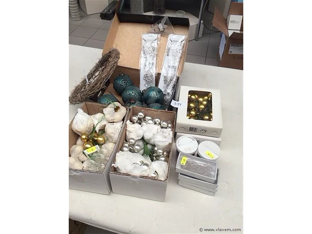 Lot decoratiemateriaal - afbeelding 2 van  4