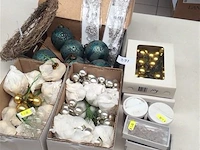 Lot decoratiemateriaal - afbeelding 2 van  4