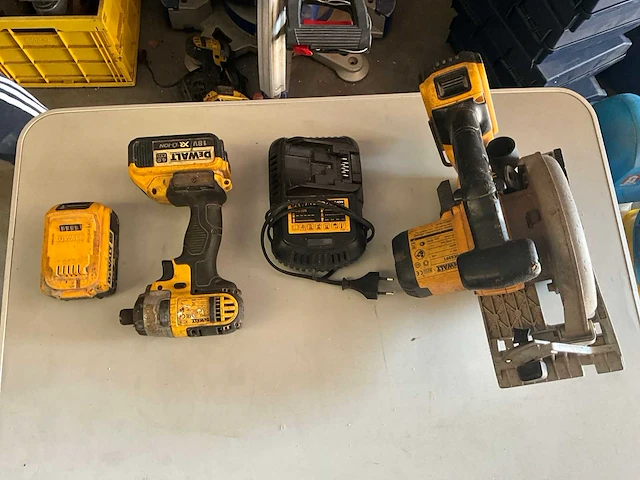 Lot dewalt elektrisch gereedschap - afbeelding 1 van  1