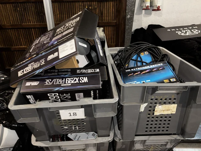 Lot div electronica en it materialen - afbeelding 1 van  9