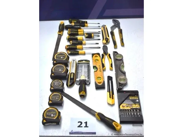 Lot div handgereedschappen stanley, wo schroevendraaiers, rolmeters, stanlemessen, tangen, enz - afbeelding 1 van  4