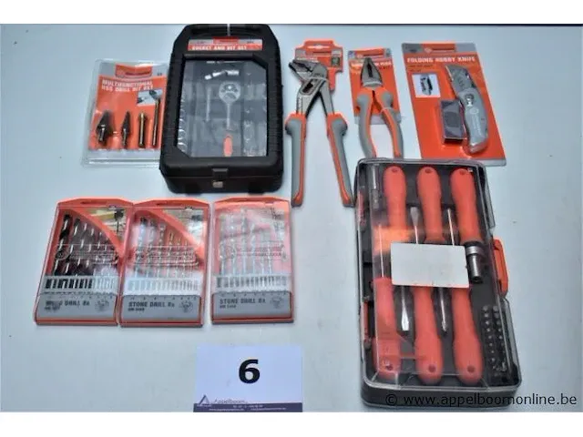 Lot div handgereedschappen wo werckmann, wo houtboren, steenboren, tangen, enz - afbeelding 1 van  3