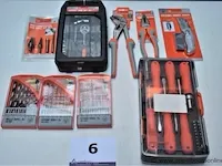Lot div handgereedschappen wo werckmann, wo houtboren, steenboren, tangen, enz