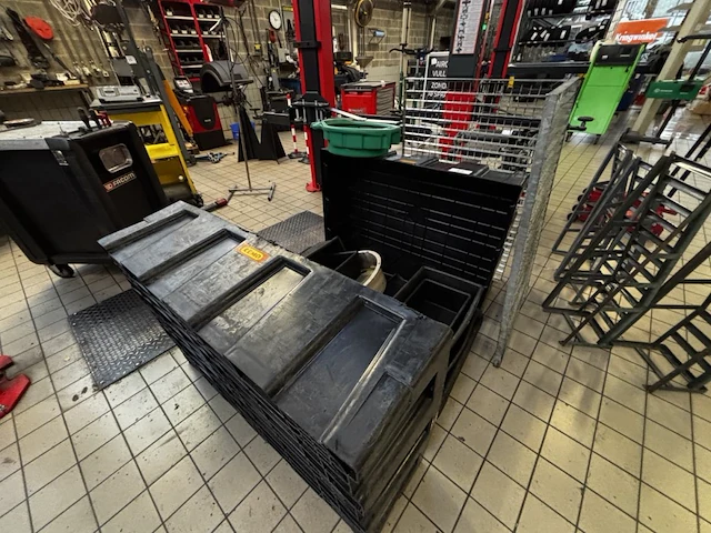 Lot div olie opvangbakken + grating - afbeelding 1 van  5